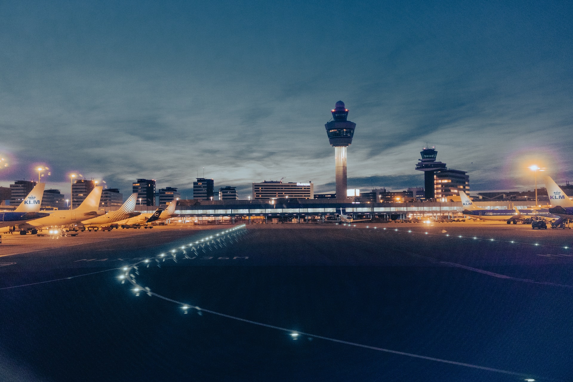 a city skyline at night
